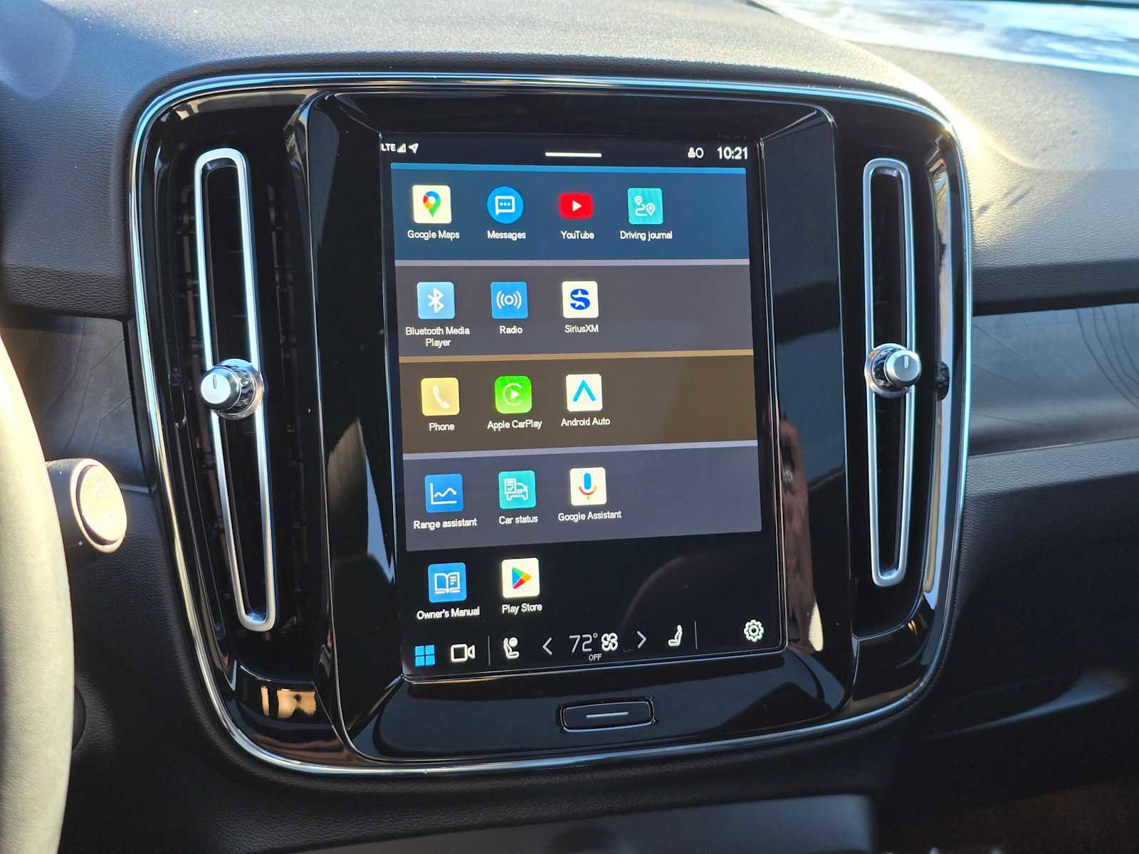 Used 2023 Volvo XC40 Recharge Plus w/ Protection Package Premier image 24