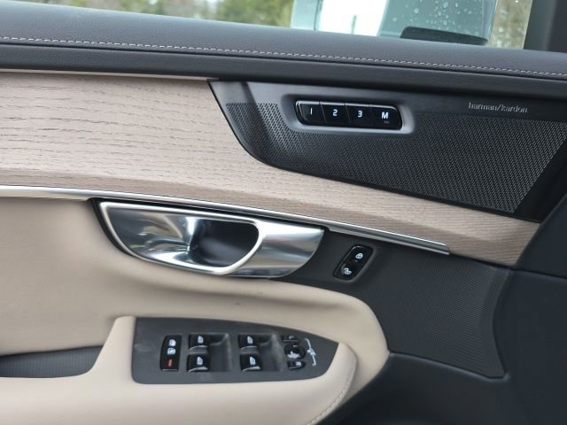 New 2026 Volvo XC90 B6 Plus w/ Protection Package Premier image 23