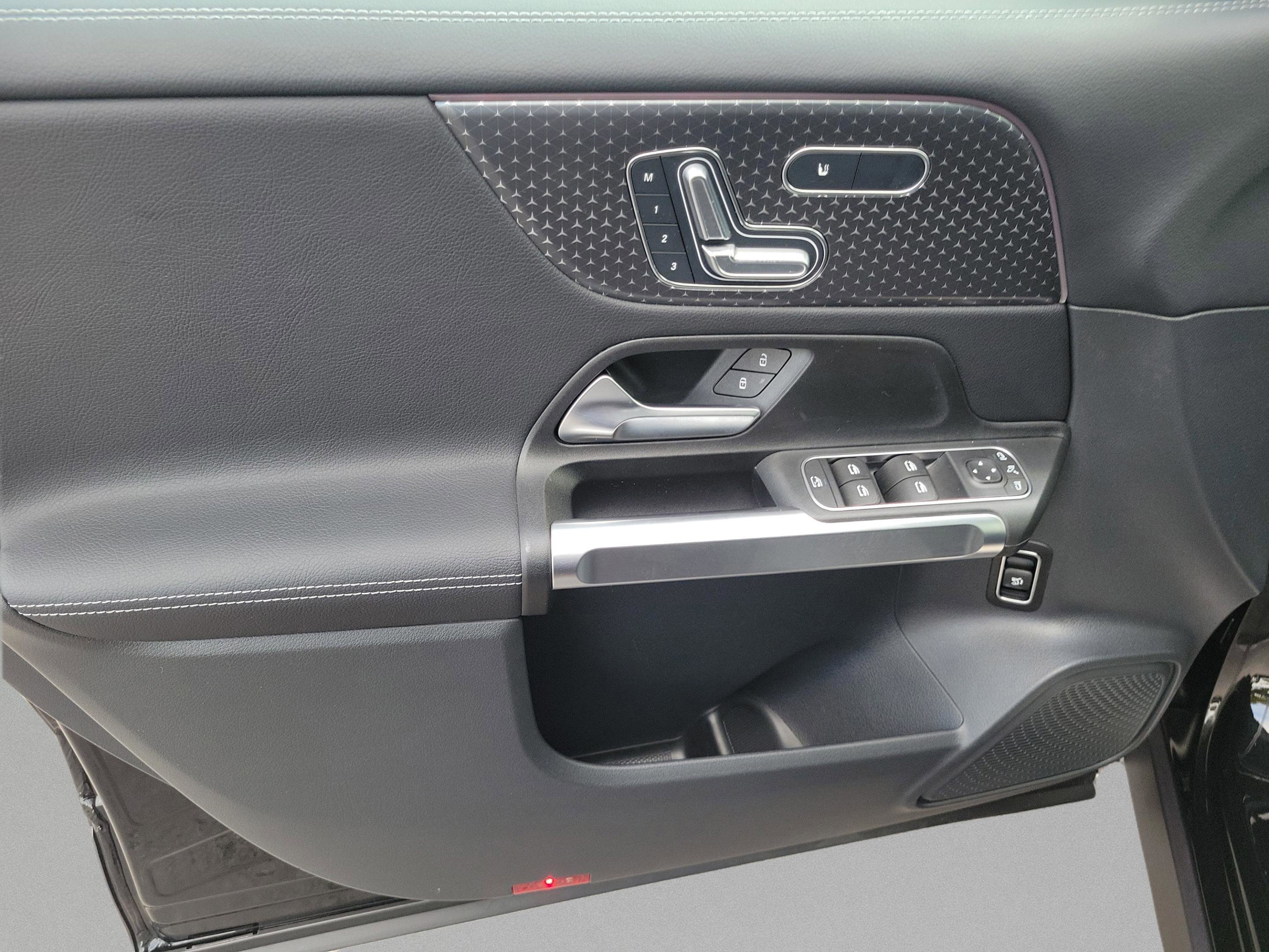 Certified 2025 Mercedes-Benz GLB 250 image 17