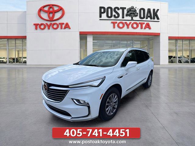 Used 2023 Buick Enclave Essence FWD image 3