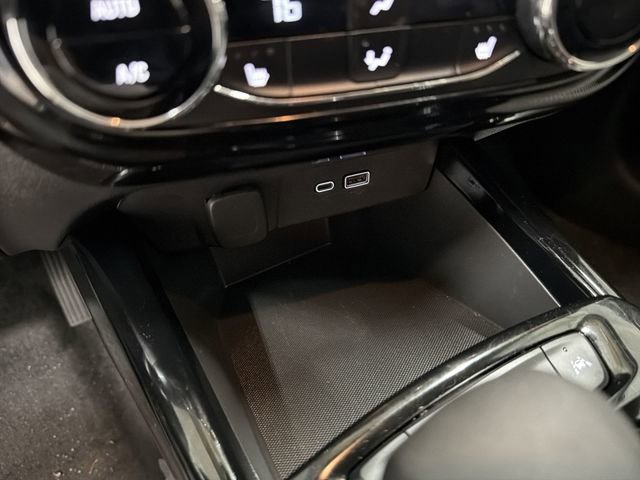 Certified 2025 Chevrolet Trax LT w/ LT Convenience Package FWD image 24