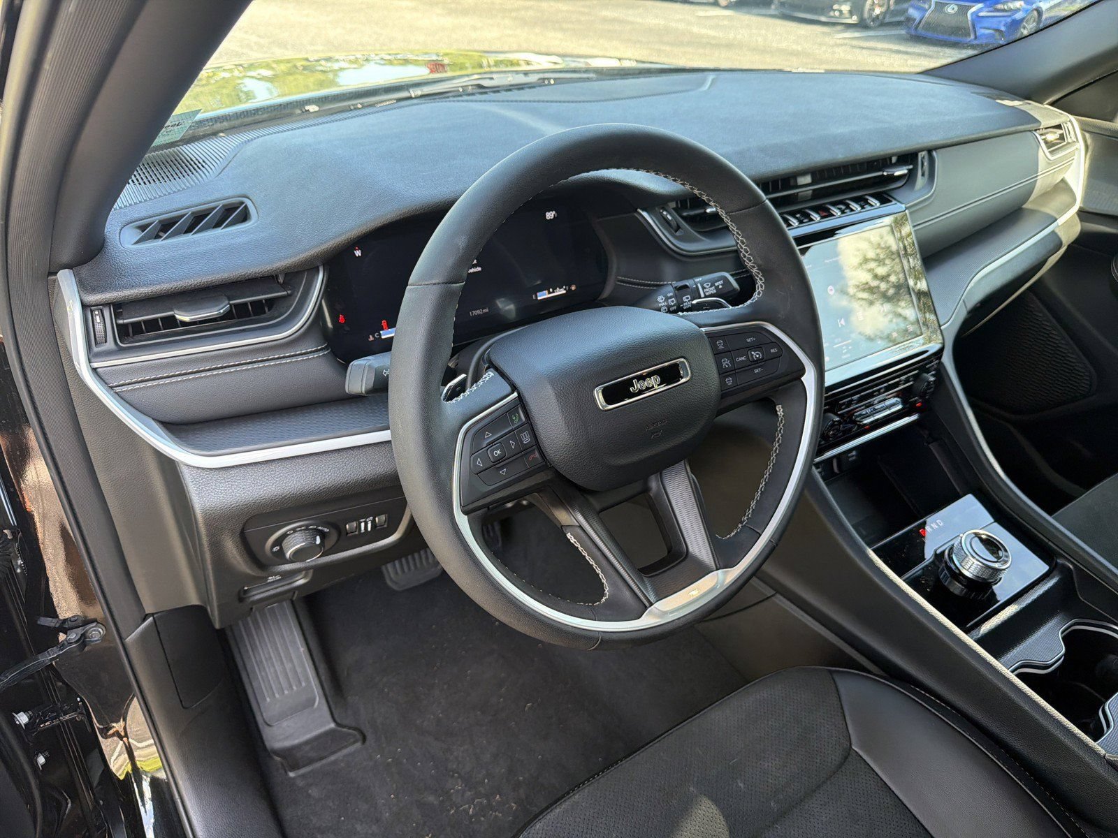 Used 2024 Jeep Grand Cherokee L Altitude AWD/4WD image 22