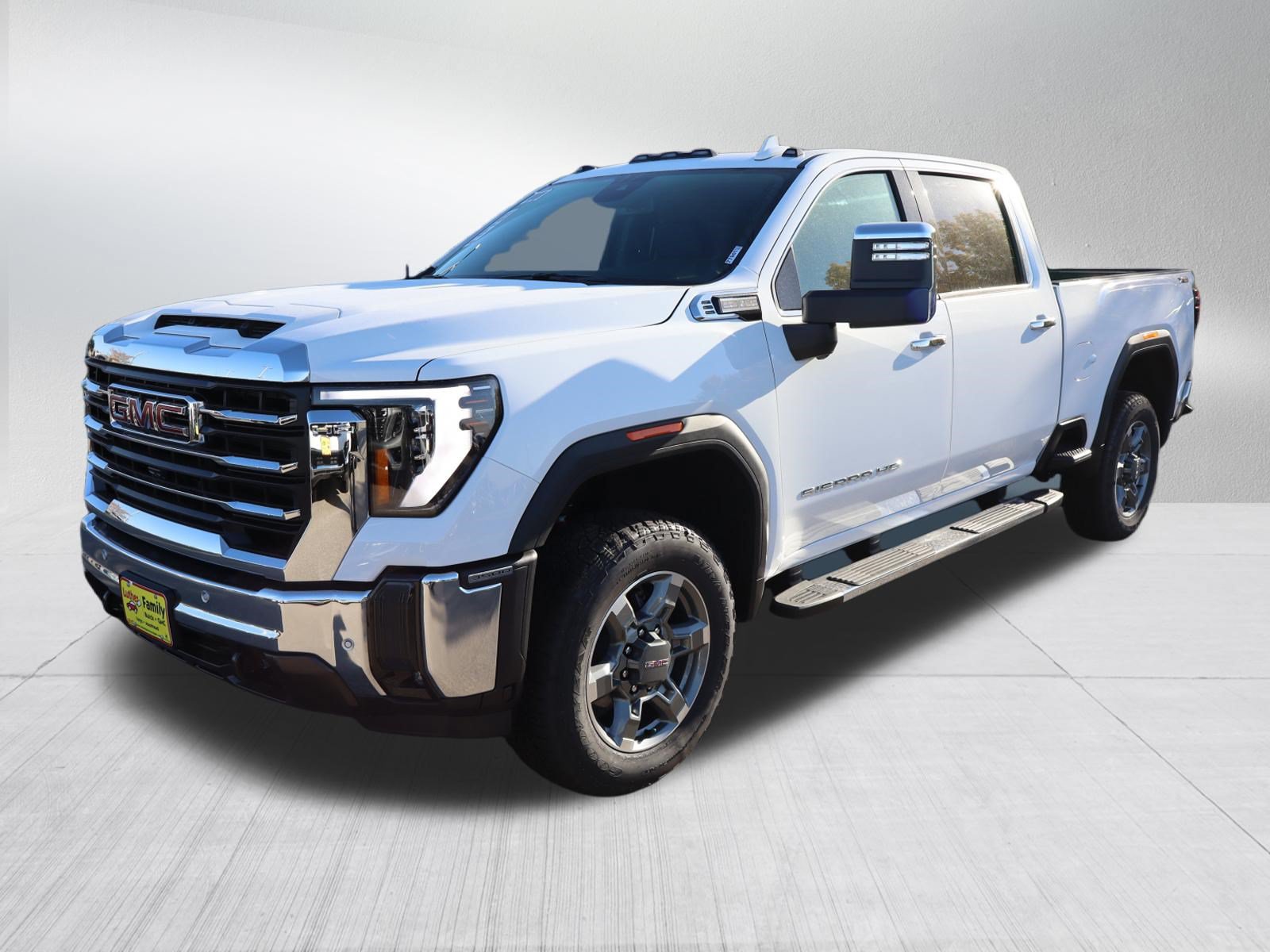 New 2026 GMC Sierra 3500 SLT w/ SLT Premium Package AWD/4WD image 3