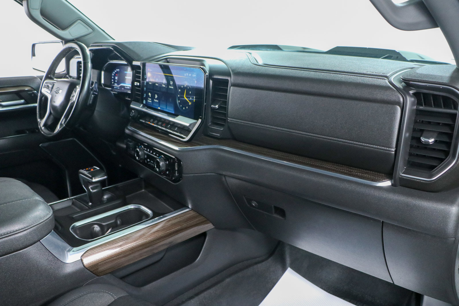 Used 2023 Chevrolet Silverado 1500 LT Trail Boss w/ Protection Package image 28