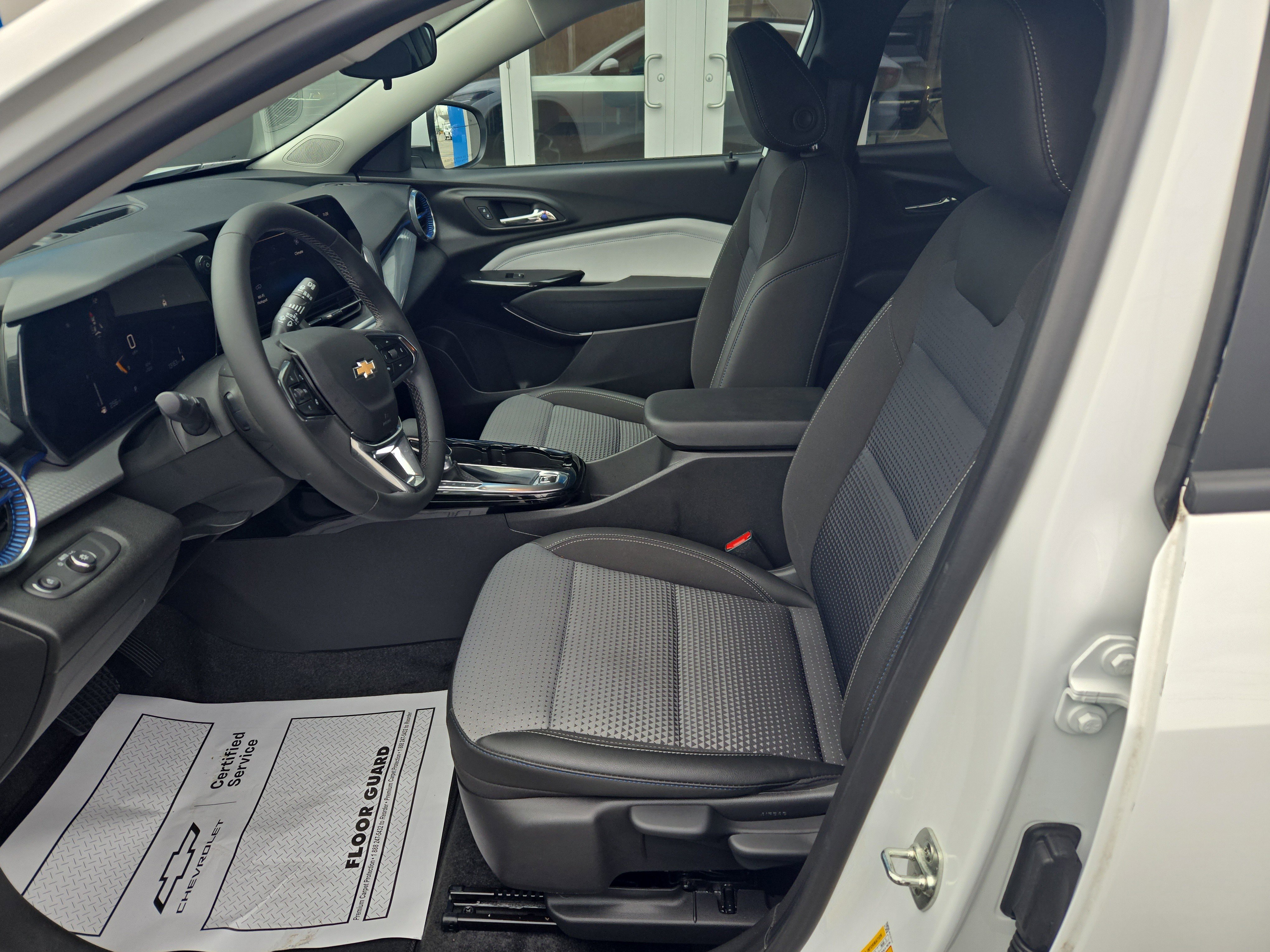 Certified 2024 Chevrolet Trax LT w/ Driver Confidence Package image 5