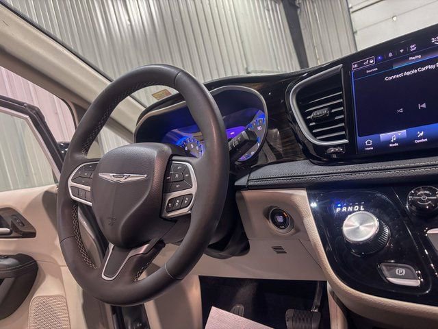 Used 2024 Chrysler Pacifica Limited image 14