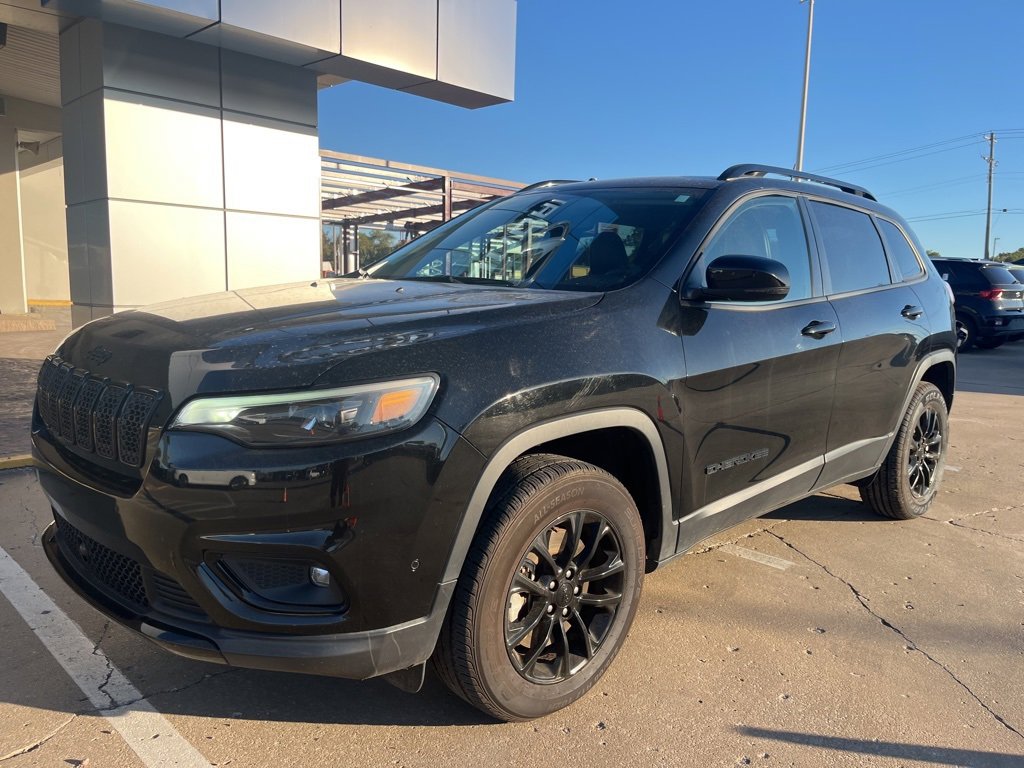 Used 2023 Jeep Cherokee Altitude Lux image 2
