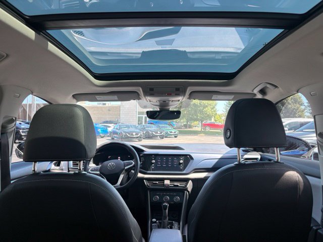 Used 2023 Volkswagen Taos SE w/ Panoramic Sunroof Package FWD image 8