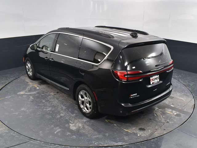 Used 2023 Chrysler Pacifica Limited FWD image 43