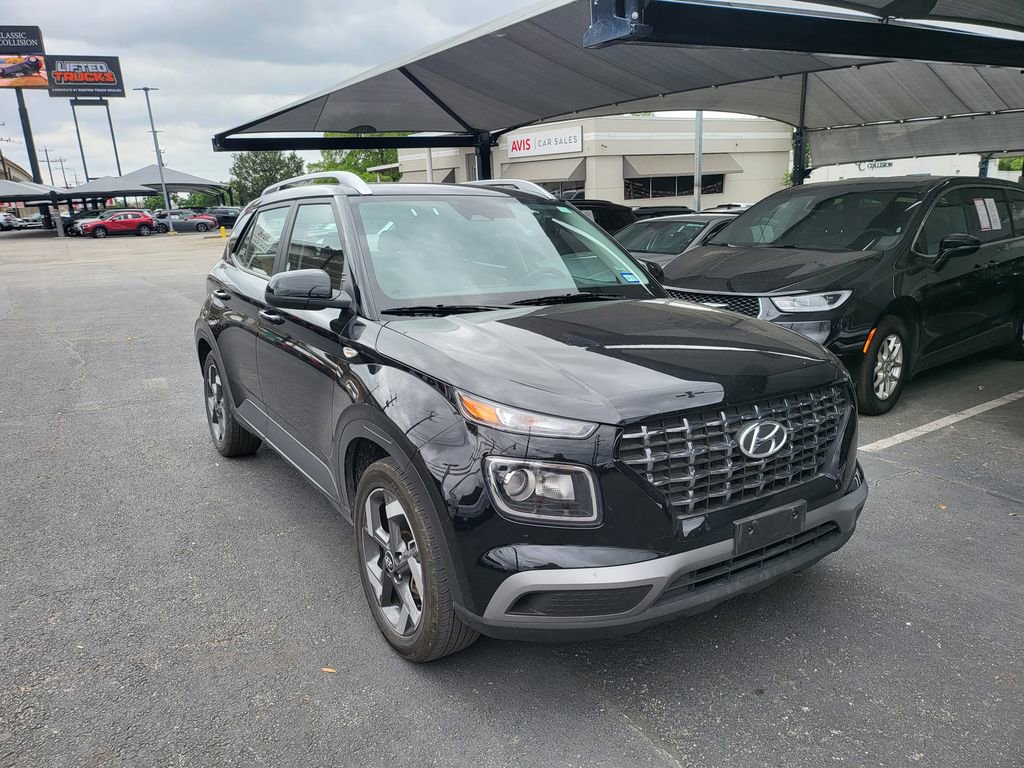 Used 2025 Hyundai Venue SEL image 3