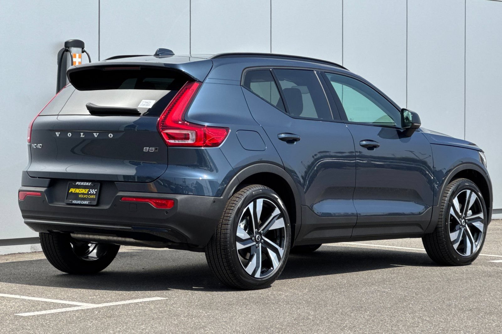 New 2026 Volvo XC40 B5 Ultra w/ Climate Package AWD/4WD image 5