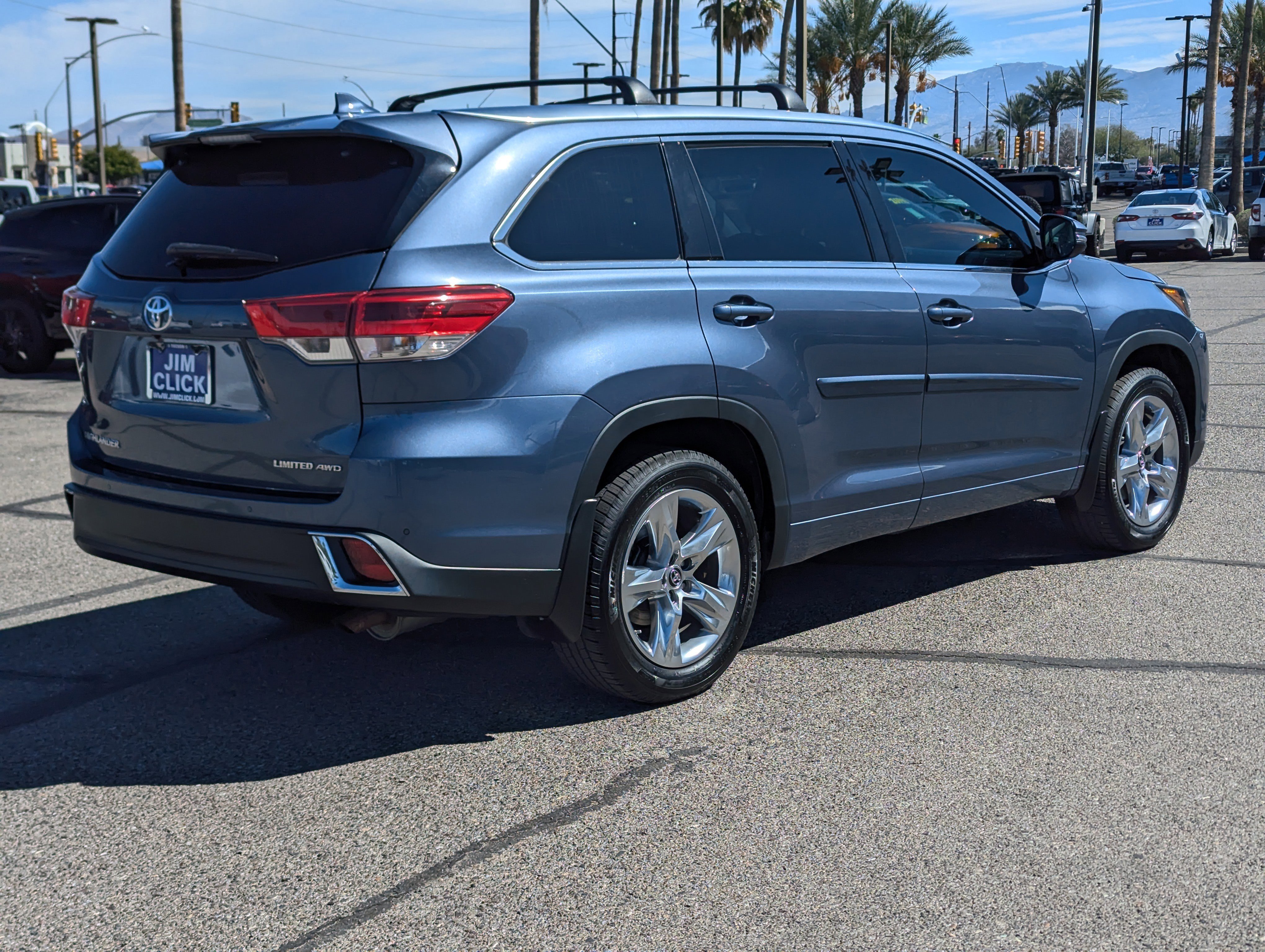 Used 2019 Toyota Highlander Limited w/ Carpet Mat Package (TMS) image 2