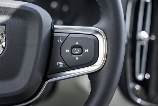 Certified 2025 Volvo XC40 B5 Plus w/ Protection Package Premier image 24