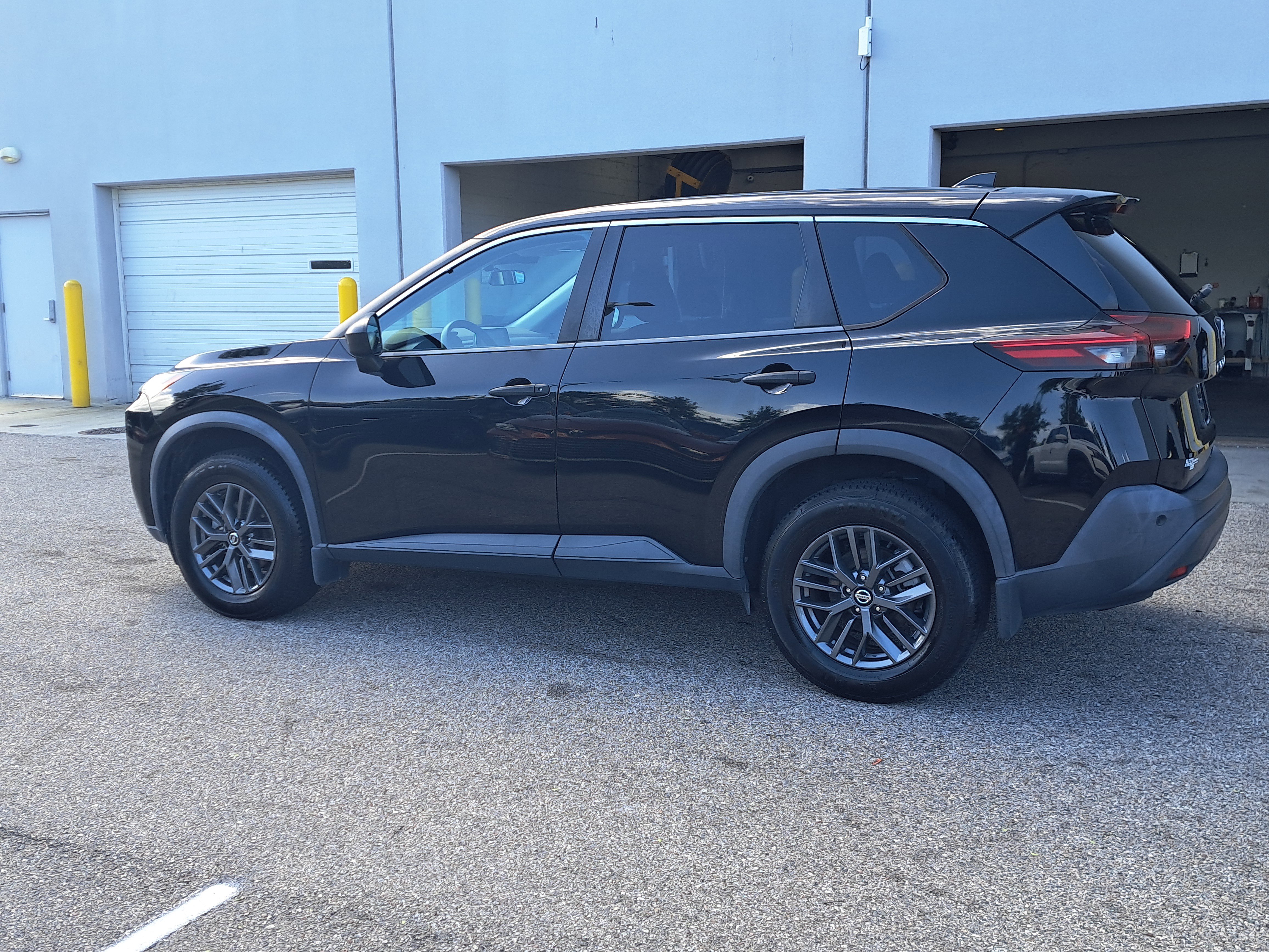 Used 2021 Nissan Rogue S FWD image 7
