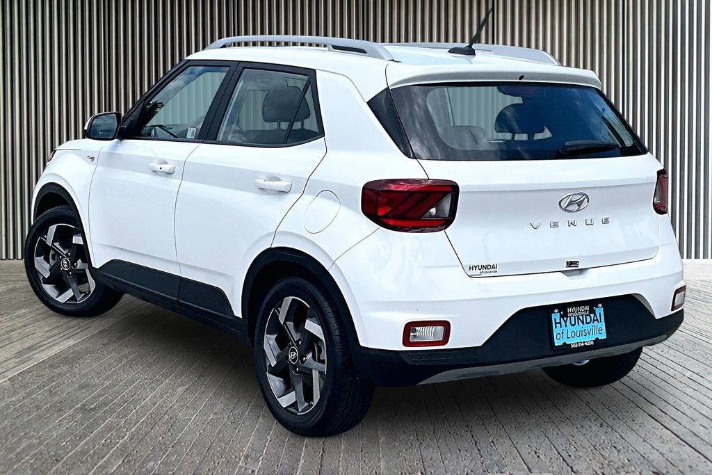 Used 2025 Hyundai Venue SEL FWD image 3