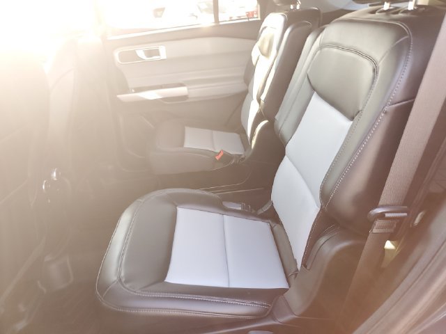 Used 2024 Ford Explorer XLT w/ Equipment Group 202A AWD/4WD image 14