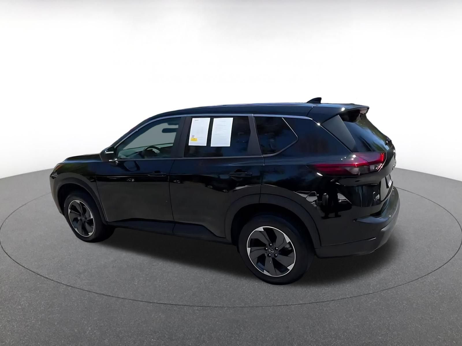 Used 2025 Nissan Rogue SV FWD image 10