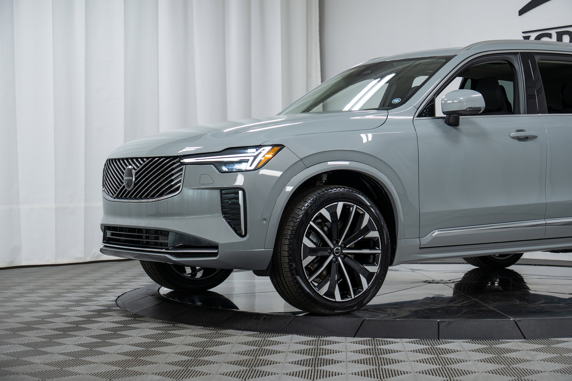 New 2026 Volvo XC90 B6 Plus w/ Protection Package Premier image 26