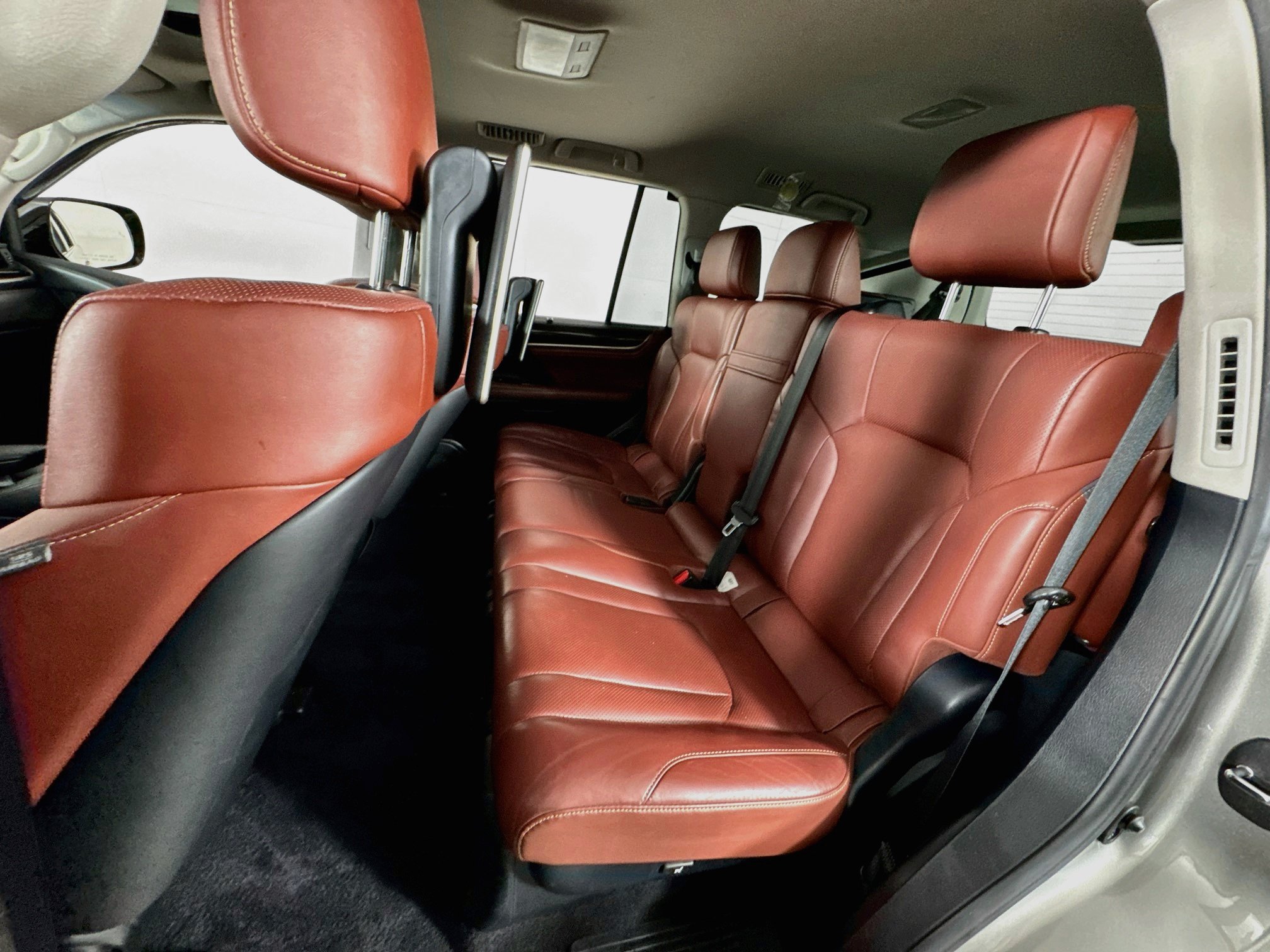 Used 2017 Lexus LX 570 4WD w/ Luxury Package image 18