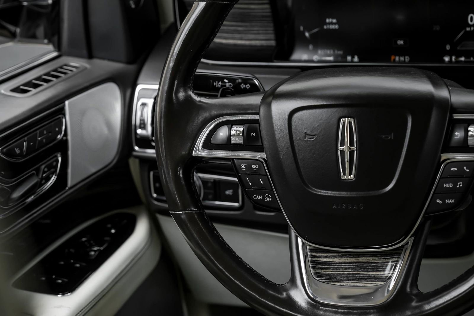 Used 2020 Lincoln Navigator Black Label w/ Cargo Convenience Package AWD/4WD image 21