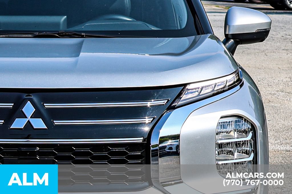 Used 2025 Mitsubishi Outlander SE FWD image 14