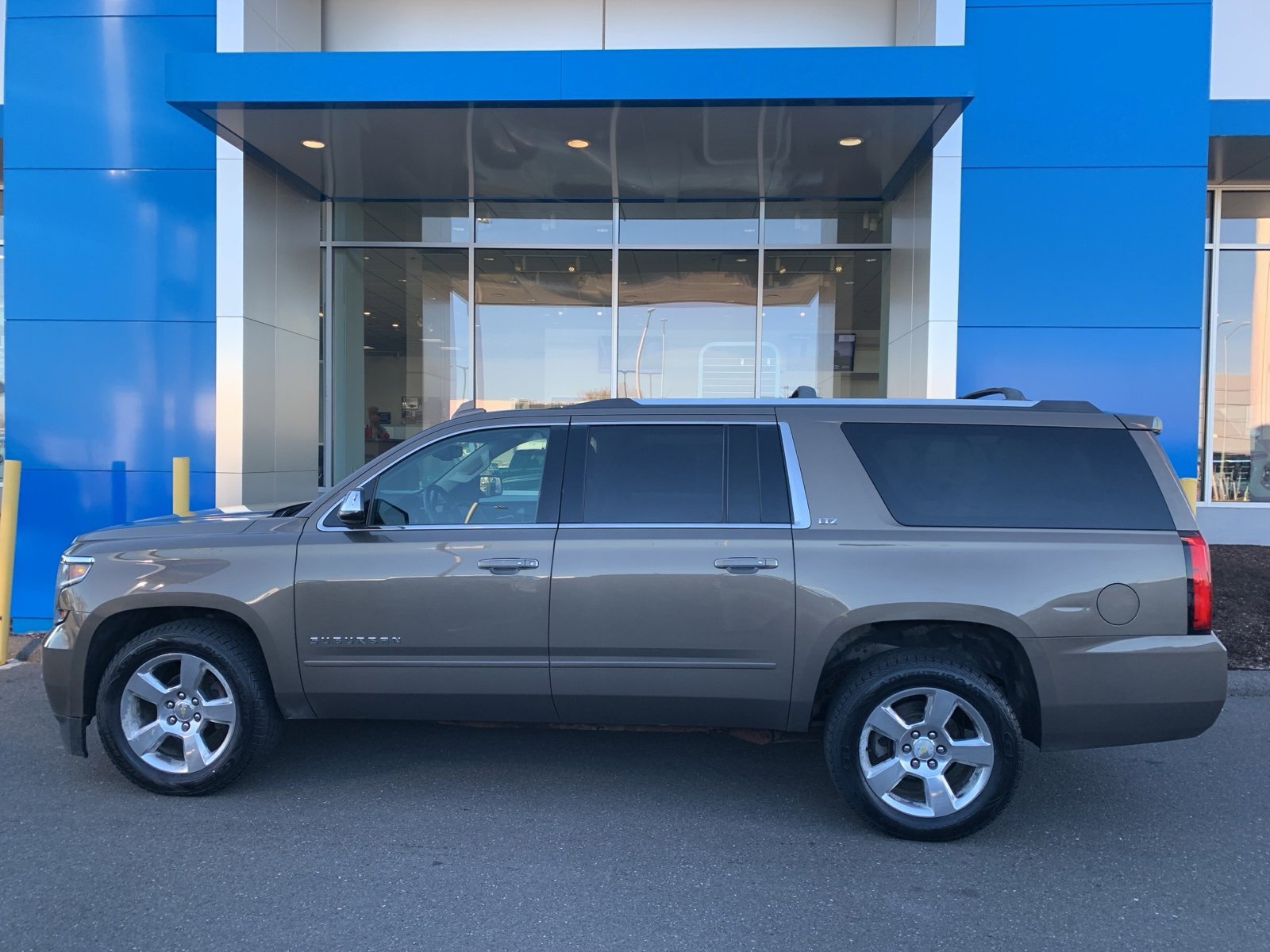 Used 2016 Chevrolet Suburban LTZ image 8
