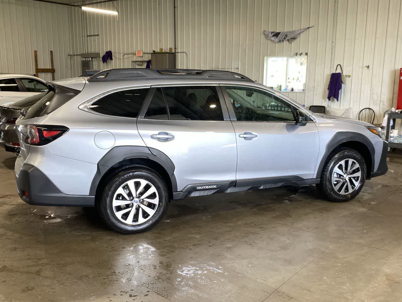 Certified 2025 Subaru Outback Premium AWD/4WD image 7