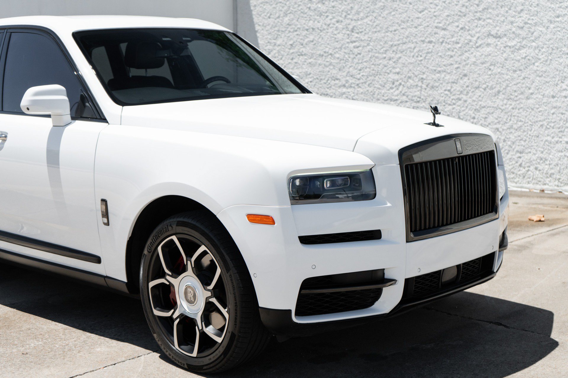Used 2022 Rolls-Royce Cullinan Black Badge w/ Dark Exterior Package AWD/4WD image 23
