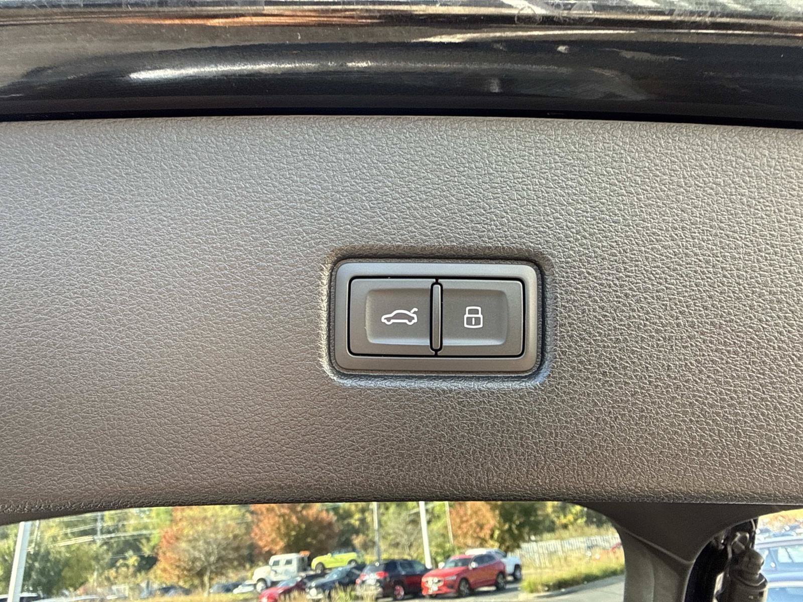 Used 2024 Audi SQ5 Premium Plus w/ S Sport Package AWD/4WD image 8