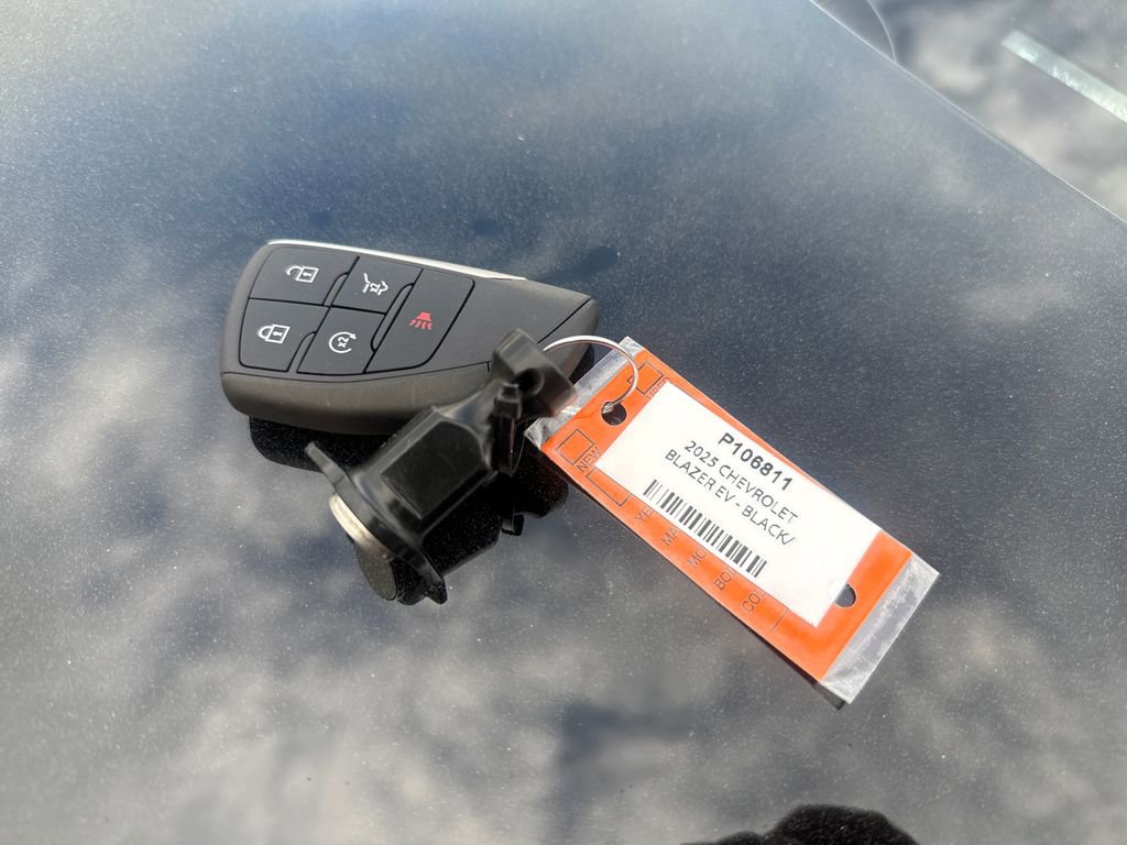 Used 2025 Chevrolet Blazer EV RS AWD/4WD image 28