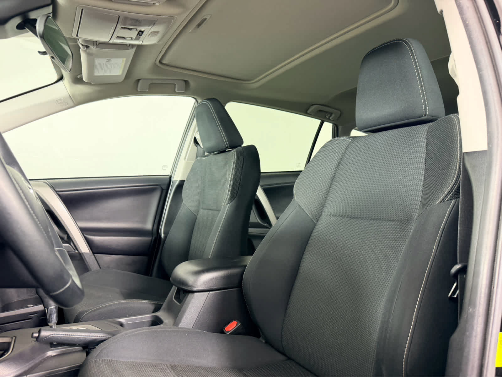 Used 2018 Toyota RAV4 XLE FWD image 10