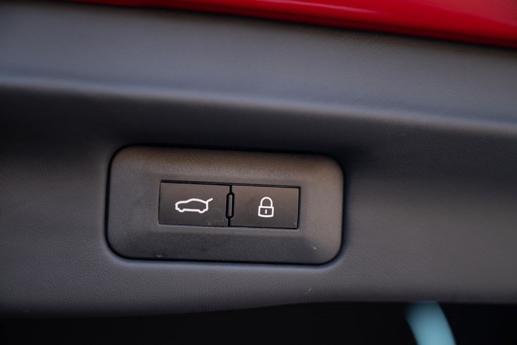 Used 2025 Ferrari Purosangue AWD/4WD image 24