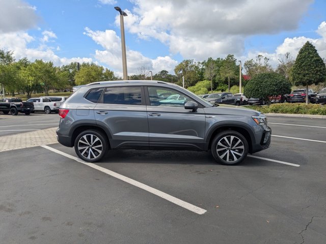 Used 2023 Volkswagen Taos SE FWD image 4