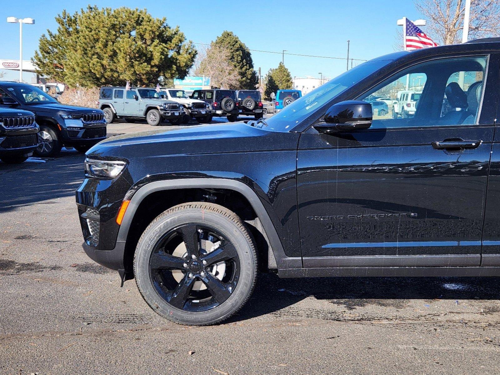 New 2025 Jeep Grand Cherokee Altitude image 34