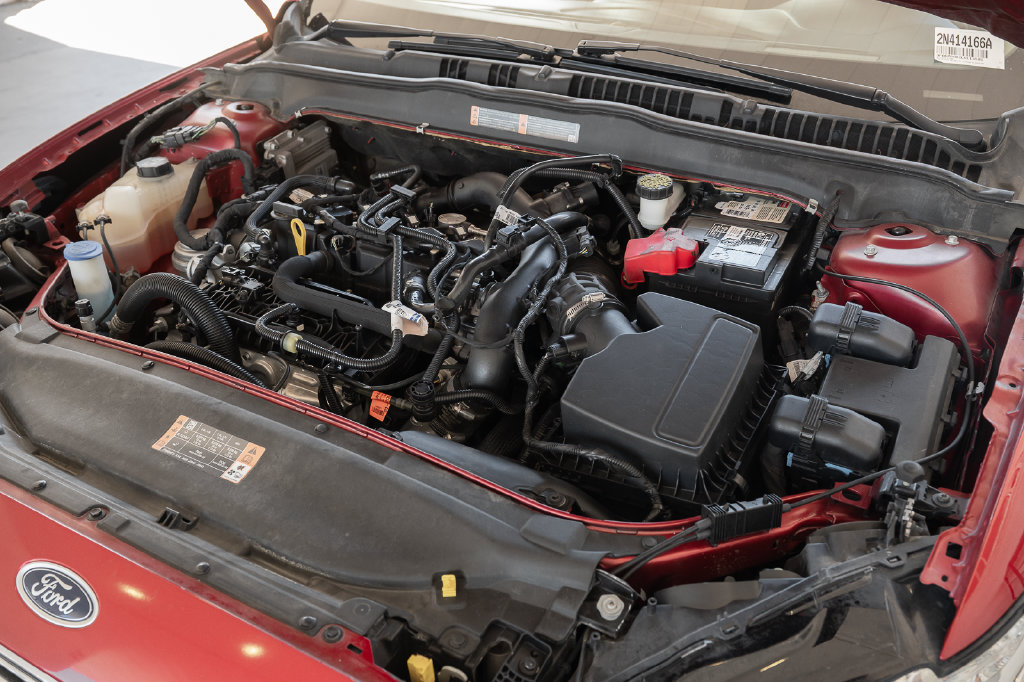Used 2020 Ford Fusion SE FWD image 16