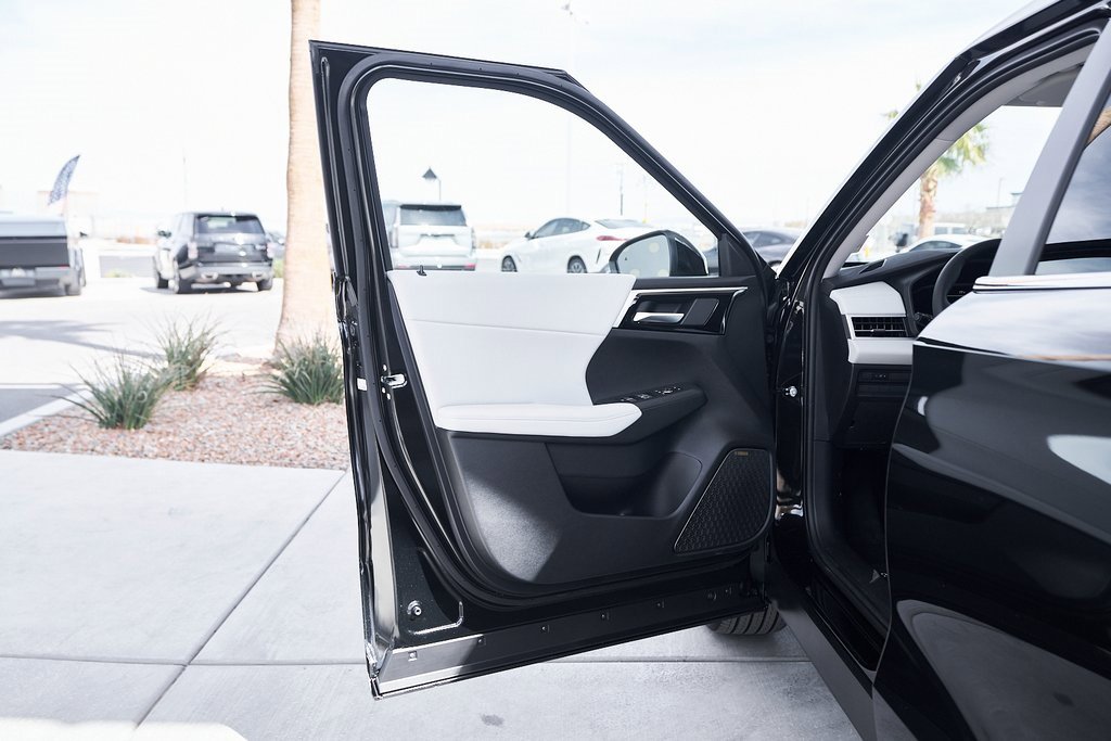 New 2025 Mitsubishi Outlander SE image 18