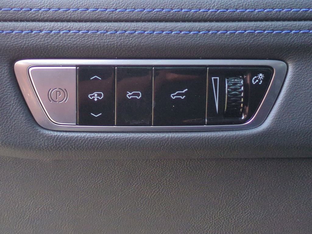 Certified 2025 Cadillac Escalade IQ Luxury 1 AWD/4WD image 24