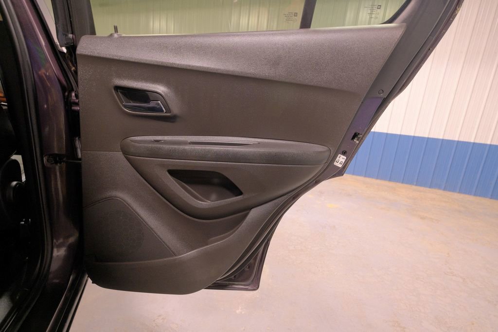 Used 2016 Chevrolet Trax LT w/ LT Sun and Sound Package image 19