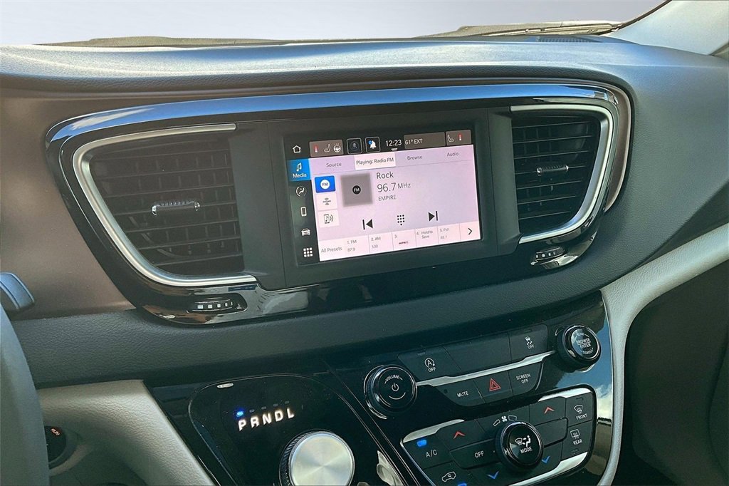 Certified 2023 Chrysler Voyager LX image 7