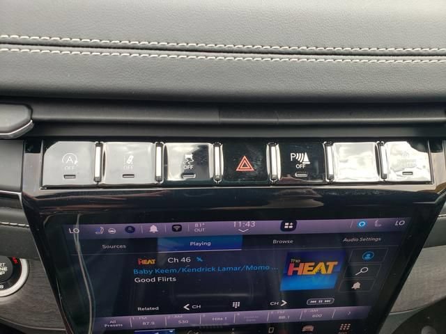 Used 2023 Jeep Grand Cherokee Overland w/ Luxury Tech Group IV AWD/4WD image 26