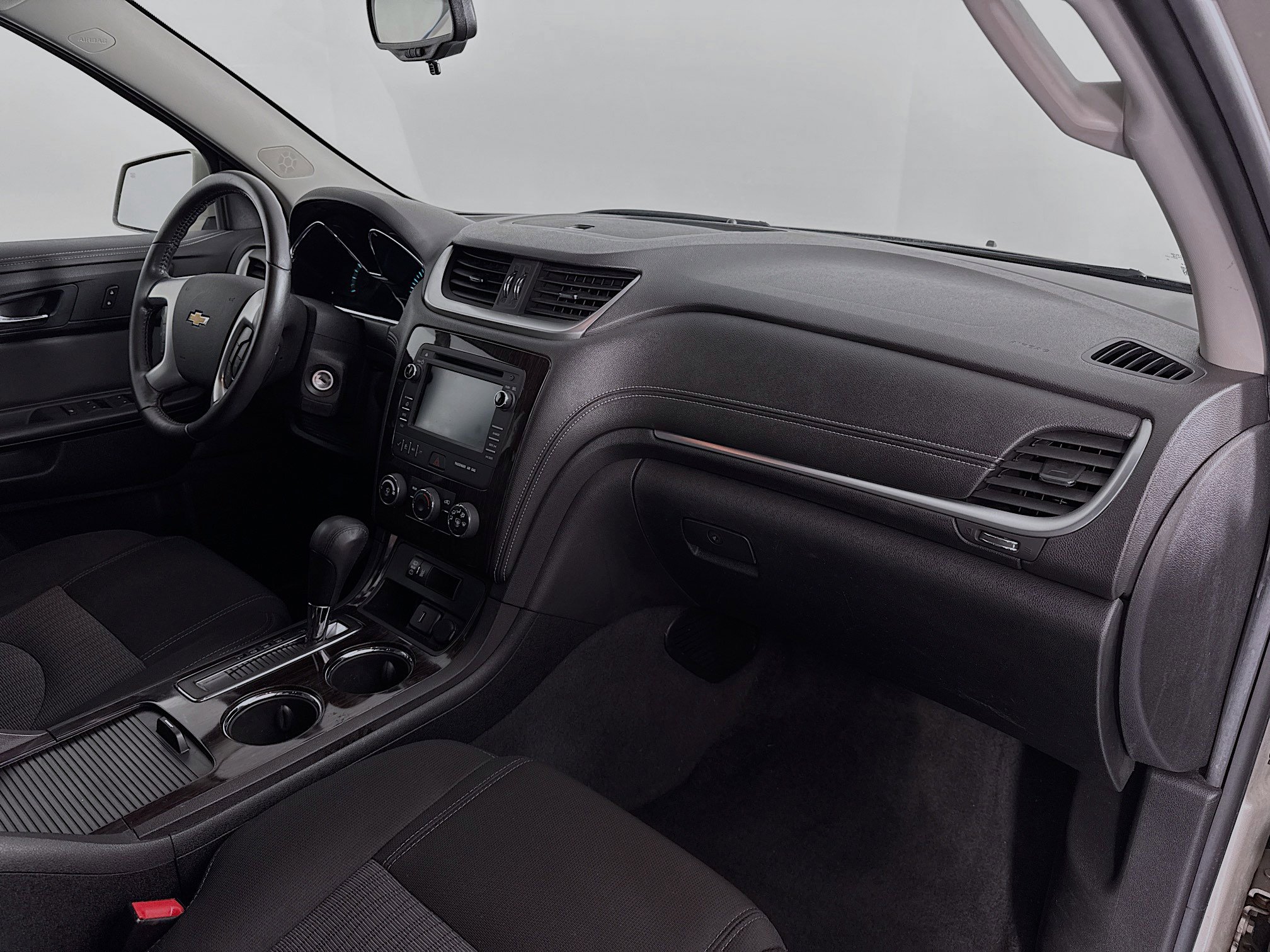 Used 2017 Chevrolet Traverse LT image 28