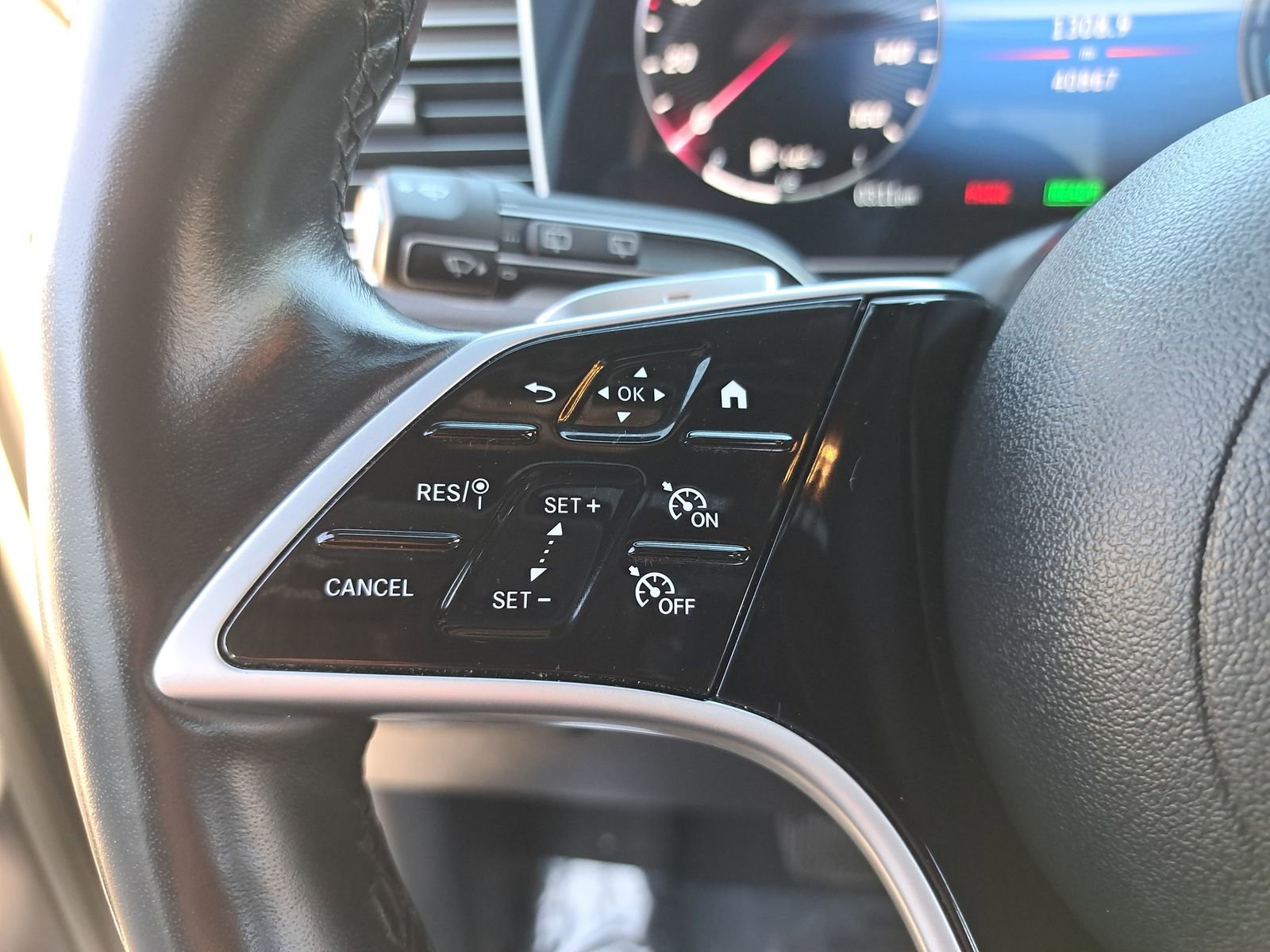 Used 2024 Mercedes-Benz GLE 450e 4MATIC image 17