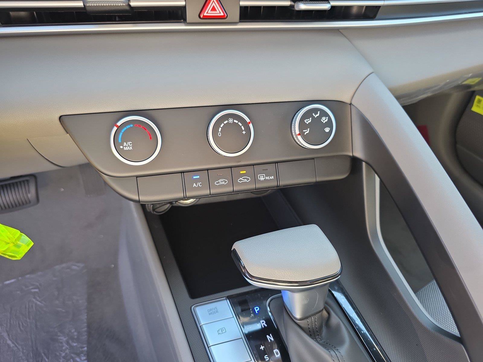 New 2026 Hyundai Elantra SE FWD image 17