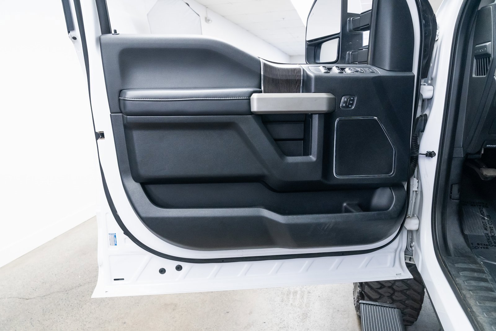 Used 2021 Ford F350 Lariat image 17