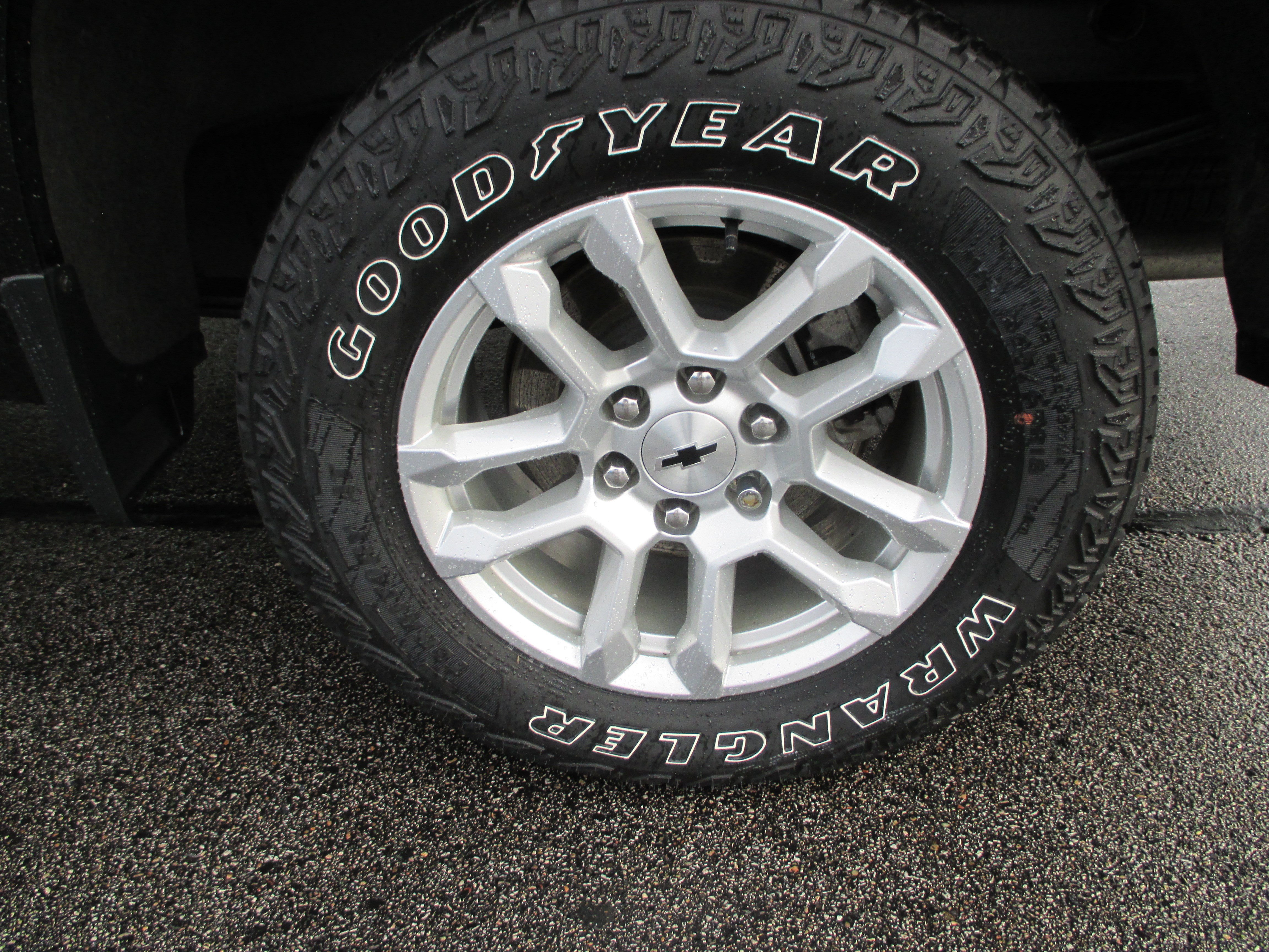 Used 2023 Chevrolet Silverado 1500 RST w/ Z71 Off-Road Package AWD/4WD image 9