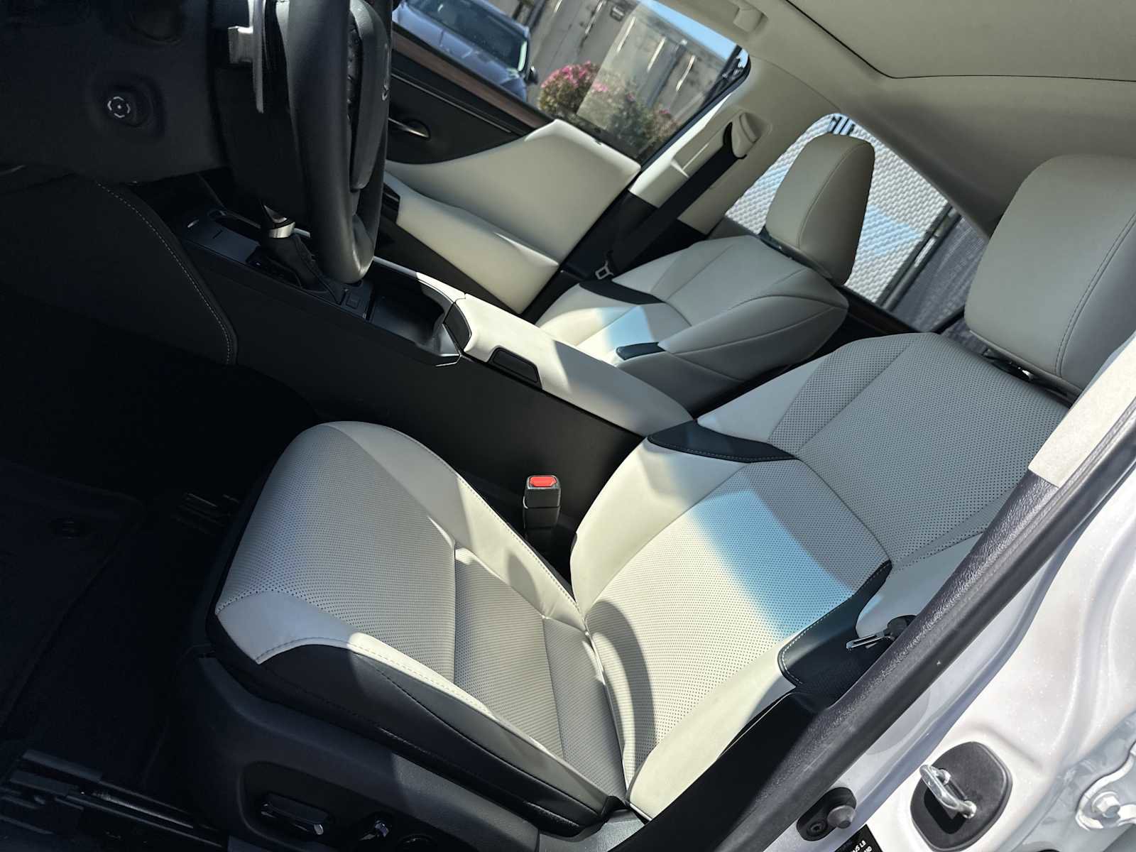 Used 2025 Lexus ES 350 w/ Premium Package image 9