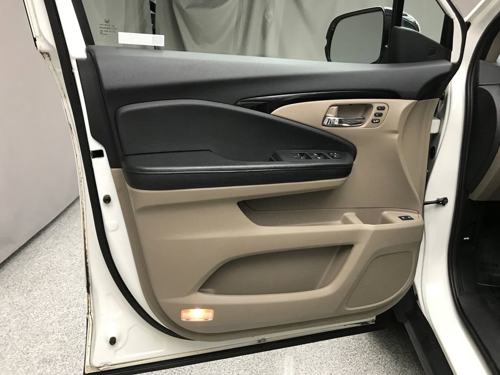 Used 2017 Honda Pilot Elite image 8