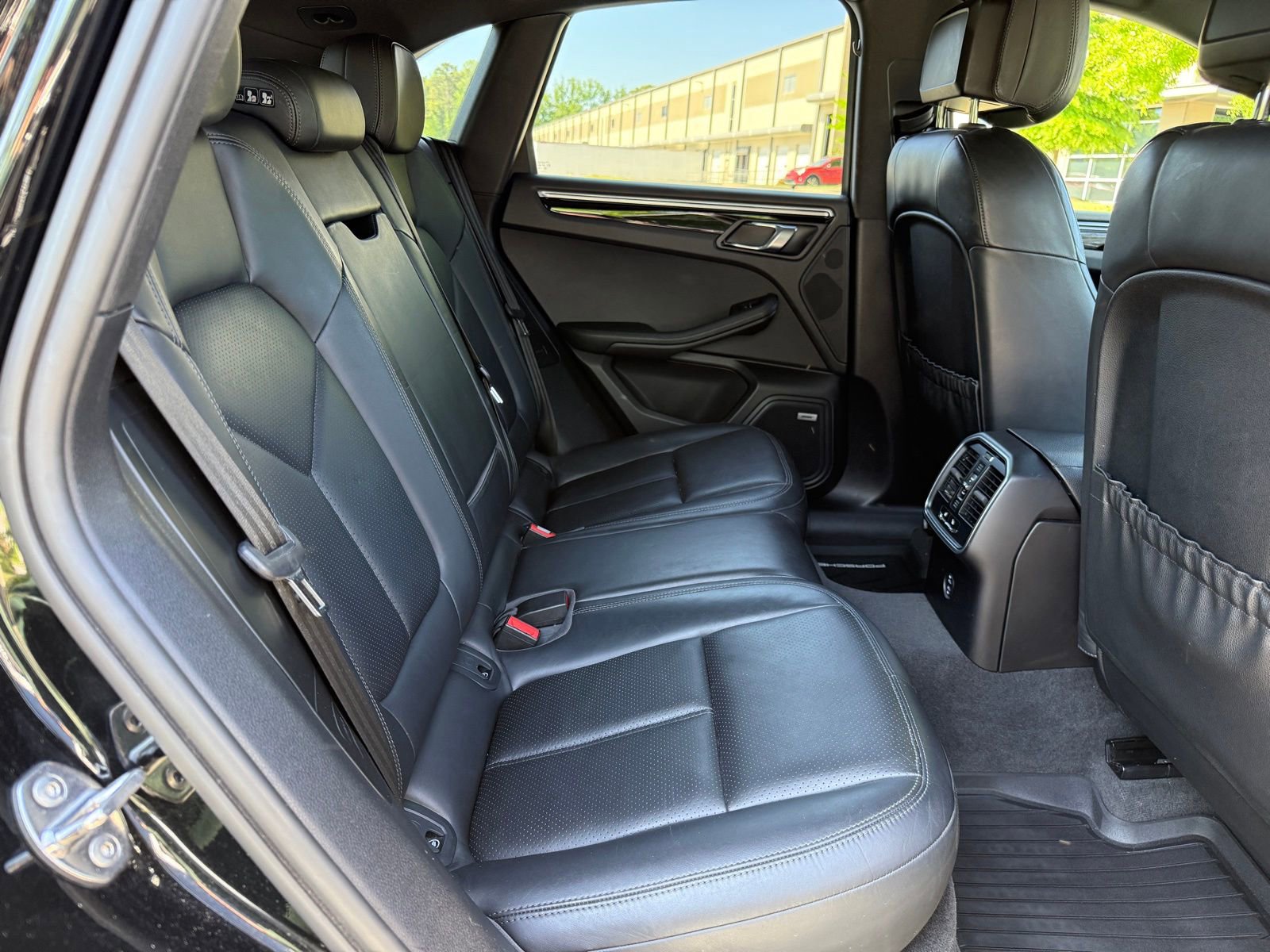 Used 2020 Porsche Macan S image 38