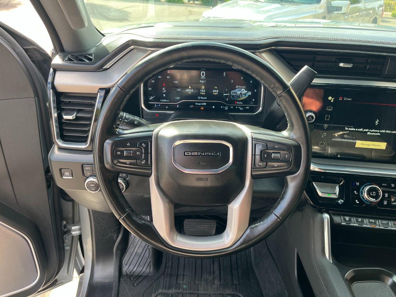 Used 2025 GMC Sierra 3500 Denali w/ Denali Reserve Package image 17