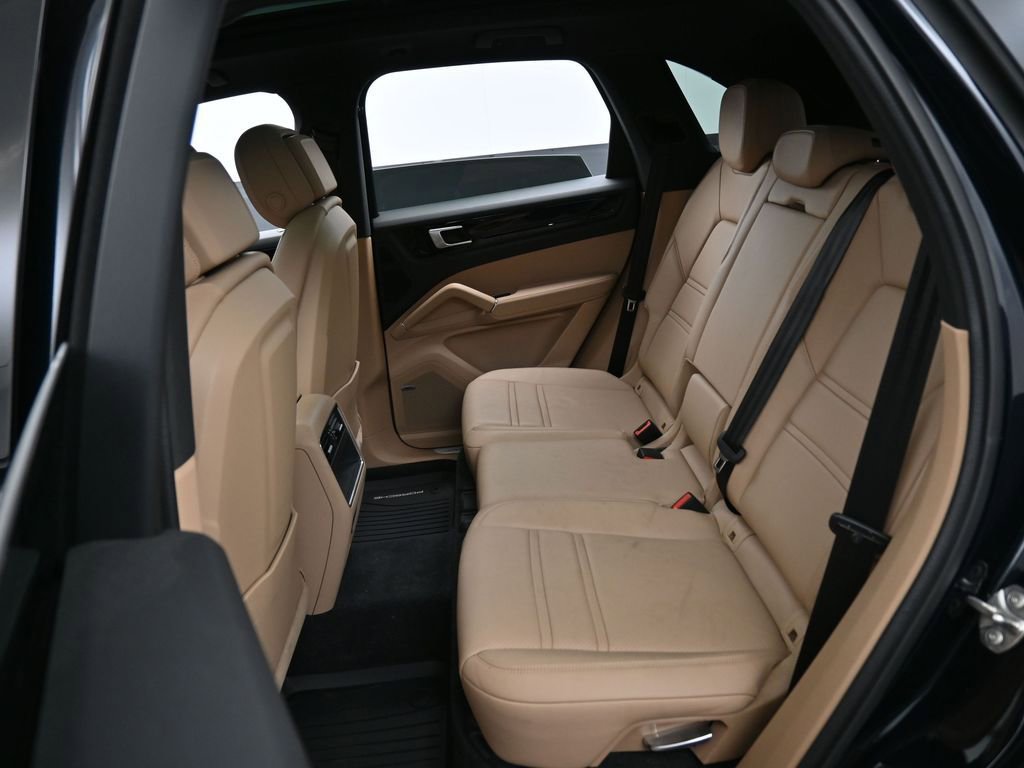 Used 2020 Porsche Cayenne AWD/4WD image 24